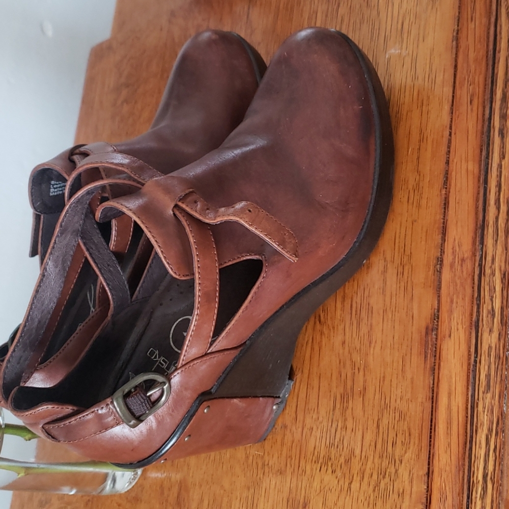 Shoes - Picture 2 of 4